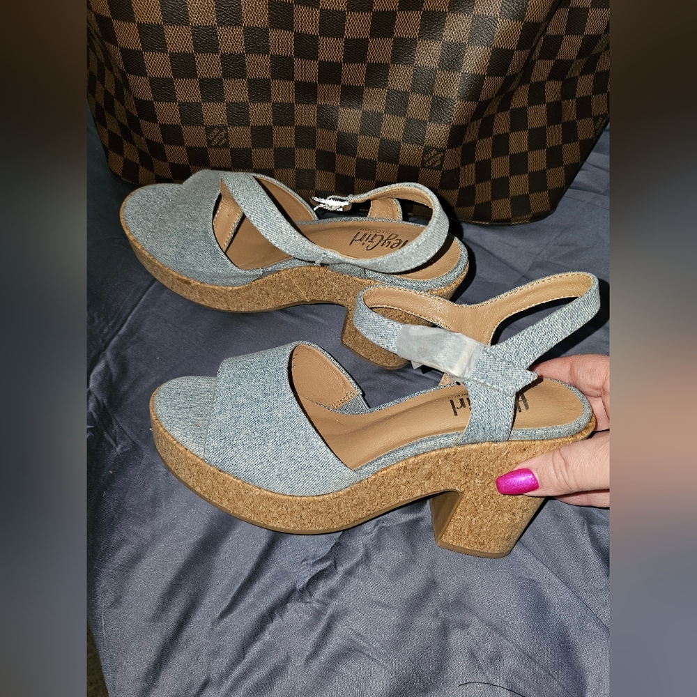 NWOT - Hey Girl by Corky Denim chunky heel